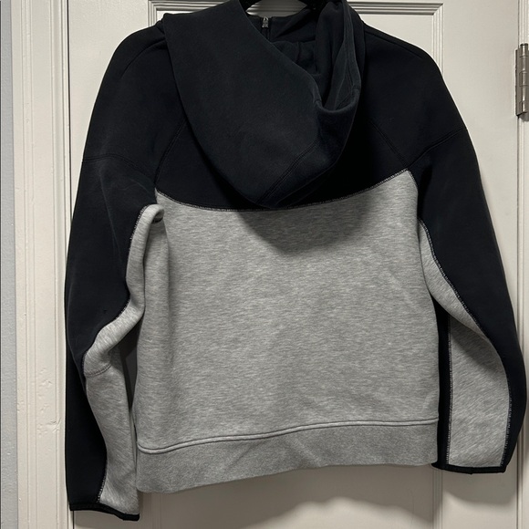 Boys XL Nike Tech Fleece Black and Gray Full-Zip Jacket - Picture 2 of 4